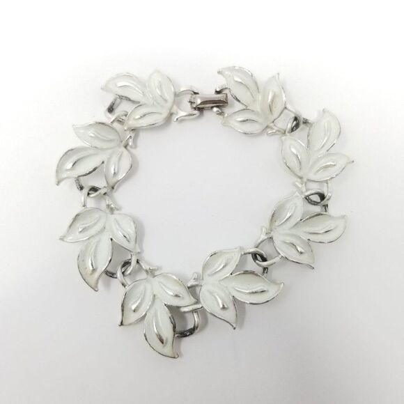 Vintage Coro White Enamel and Silver Tone Leaf Shaped Bracelet, Retro Estate - Picture 2 of 6